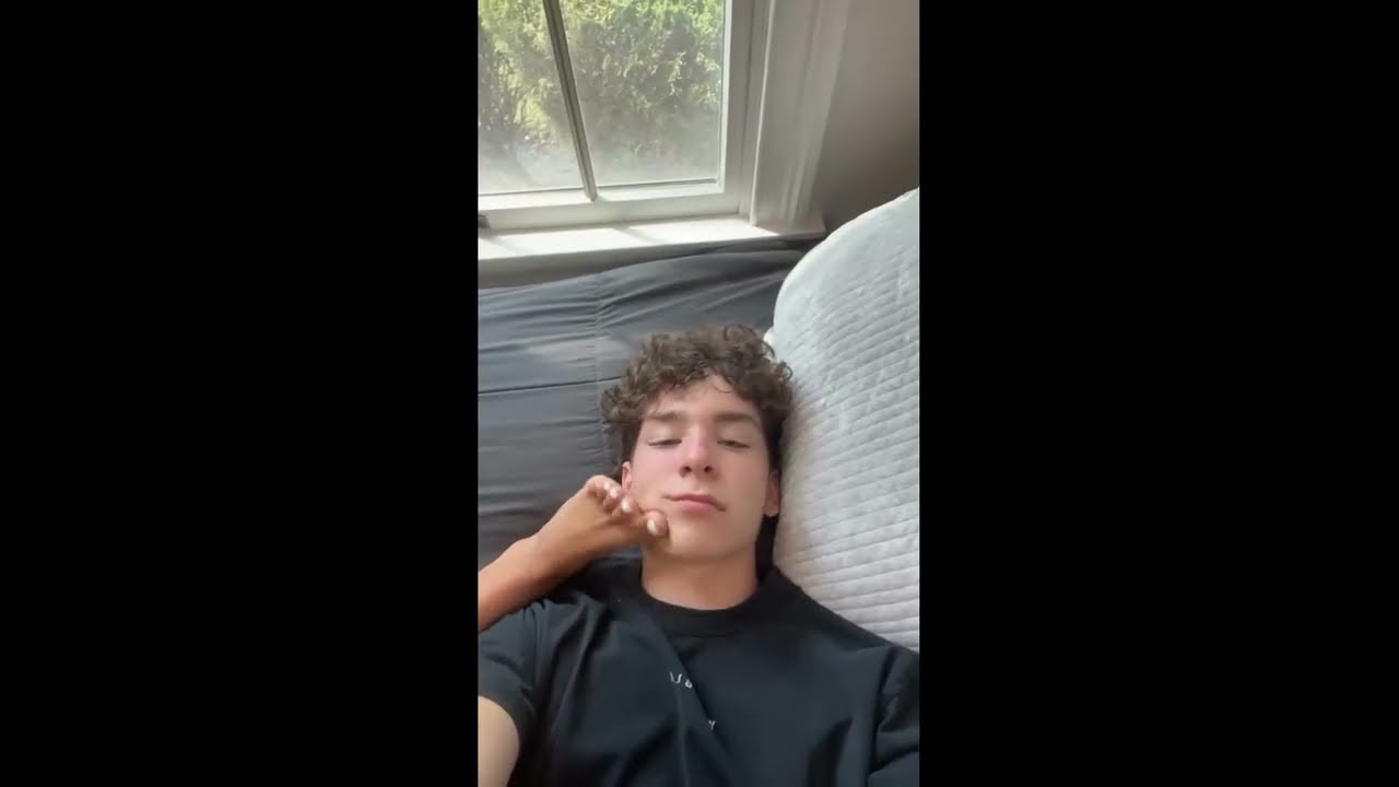«ЕЁ НОГА НА ЕГО ЛИЦЕ!» «СДЕЛАЙ МНЕ МАССАЖ!» «ТАКСИ ДЛЯ БОСОЙ ЛЕДИ»
