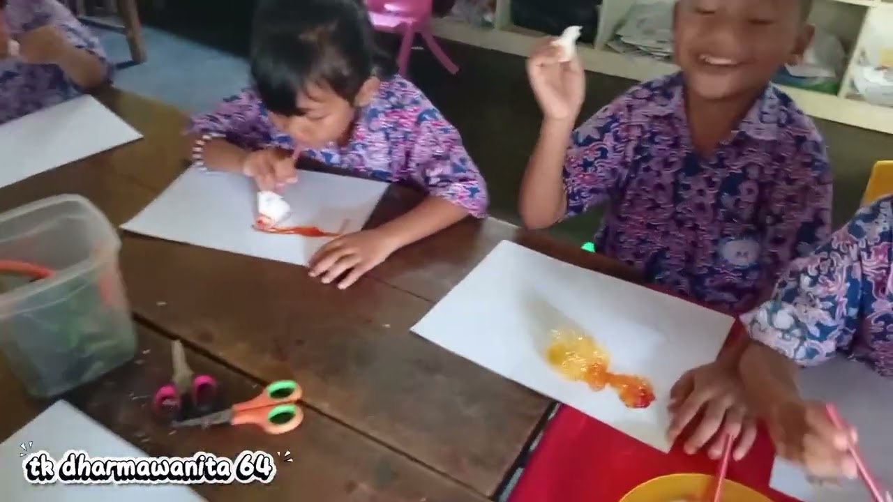 12 februari 2026 (Eksperimen membuat pelangi dari gelembung sabun) kel. A