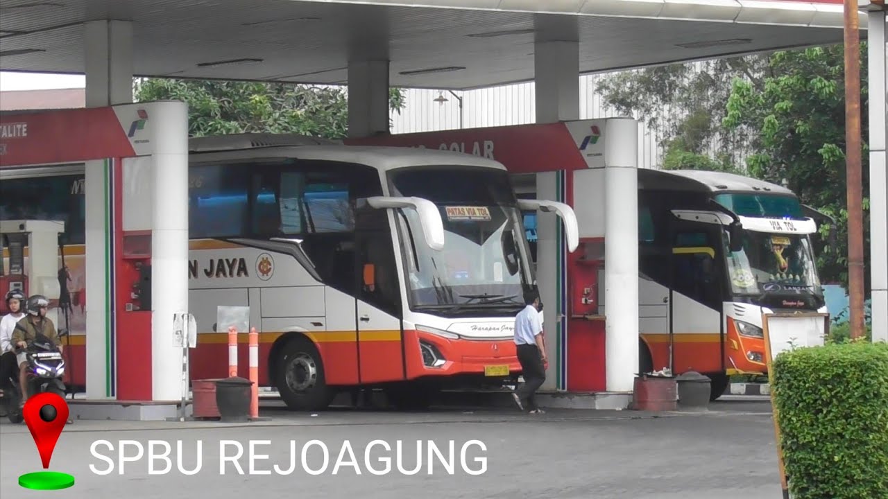 MELIHAT BUS HARAPAN JAYA MENGISI SOLAR DI SPBU REJOAGUNG TULUNGAGUNG 