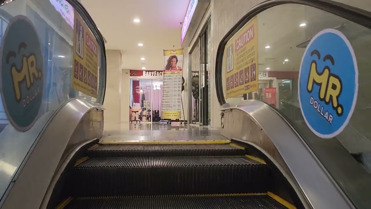 (Winter Wing) Another Few of LG Escalators at Kompleks Bukit Jambul, Bayan Lepas, Penang, M'sia