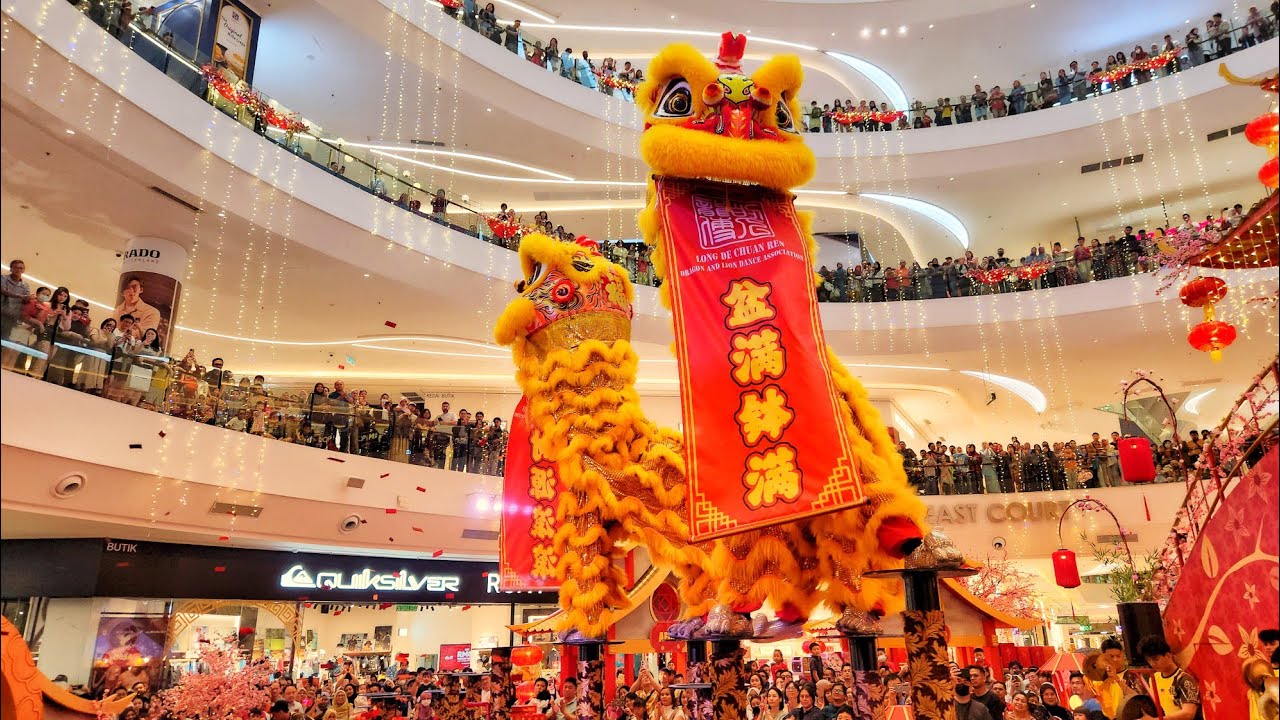 Acrobatic Lion Dance @ IOI City Mall, Putrajaya #fullhouse