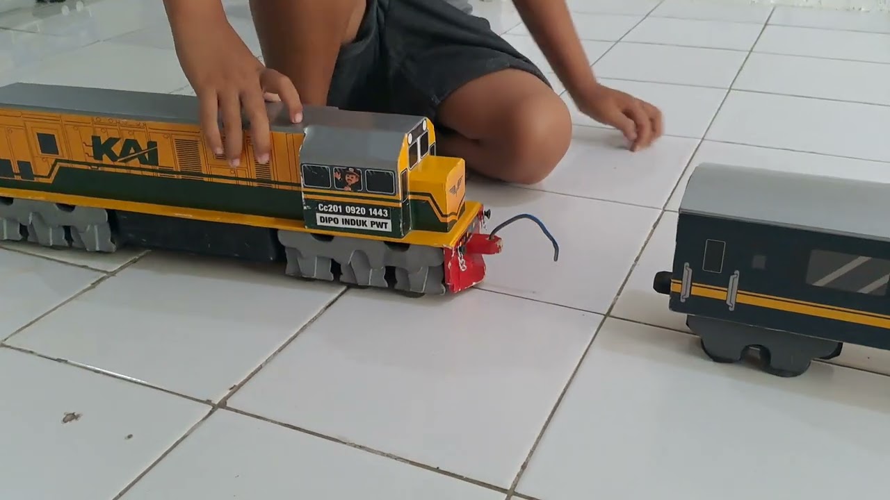 MOMEN LANGSIR CC201 VINTAGE⁉️ KA SRITANJUNG#keretaapi #automobile #train #railway #miniaturkeretaapi