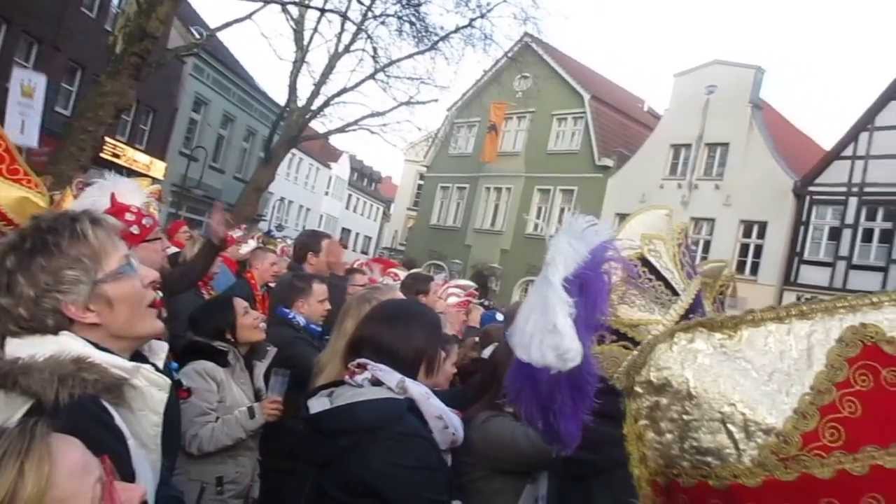 Pr&auml;sident Wolfgang Krogmeier spricht zu den karnevalistischen Beckumern - Klingeldienstag 2014