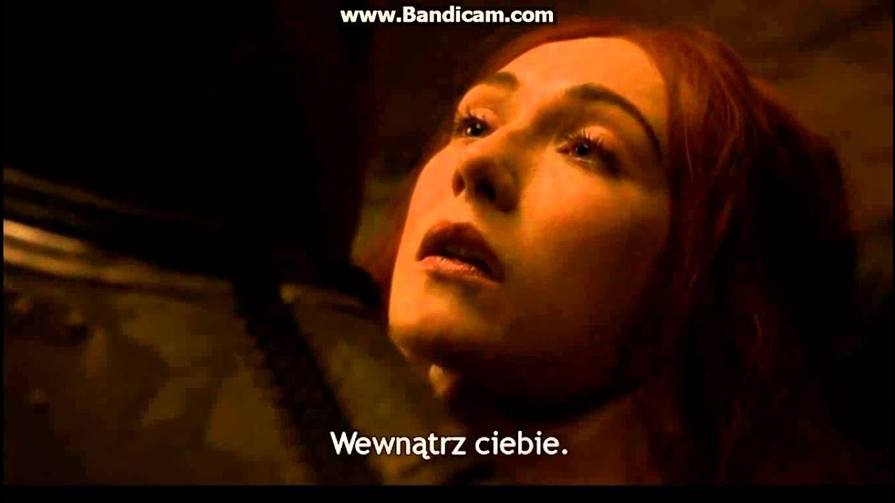 King Stannis talks with Melisandre after lost battle (s 2 ep 10)