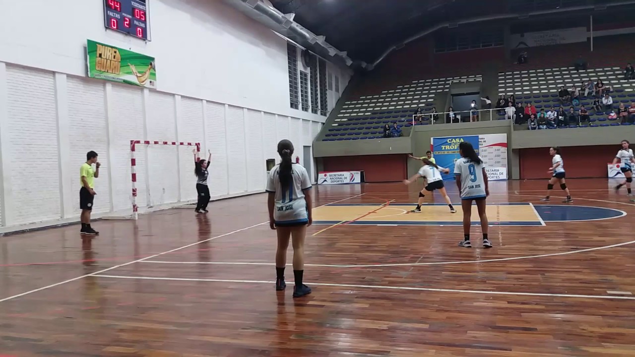 ...#32 @duarte_camila9  👏...  #goalkeeper #Porteras #MistralHandballClub