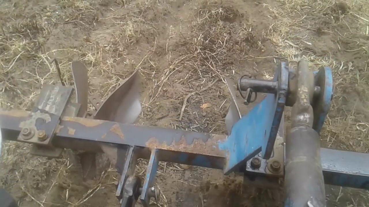 Surcadora de 3 puntas - sacando potrero   -(Tractor Agricola FORD 3000)#QuedateEnCasa