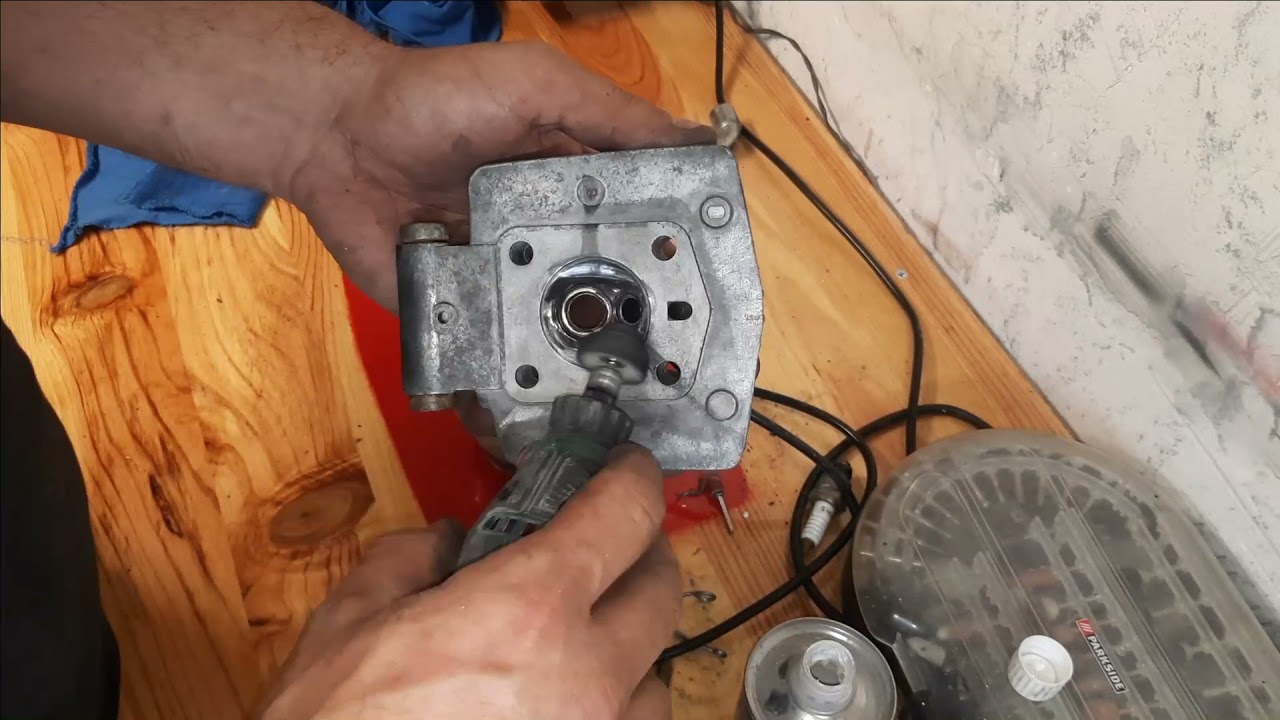 polissage de la chambre de combustion d'une mbk 51