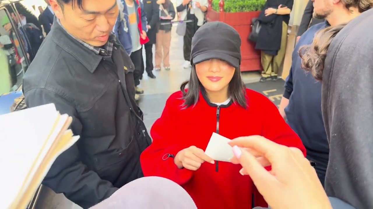 Minnie (민니) I-dle 아이들 sttoped in hotel share love with fans 