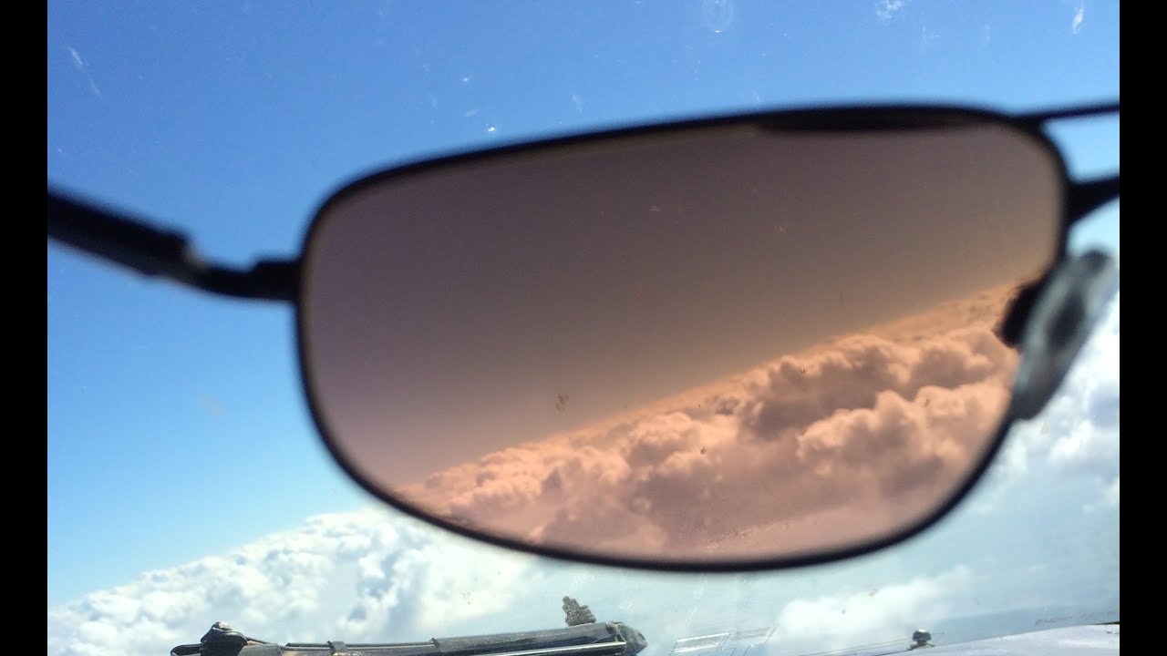 Polarized vs Non Polarized Sunglasses for Pilots