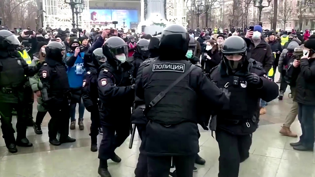 Russia arrests more than 1,000 pro-Navalny protesters