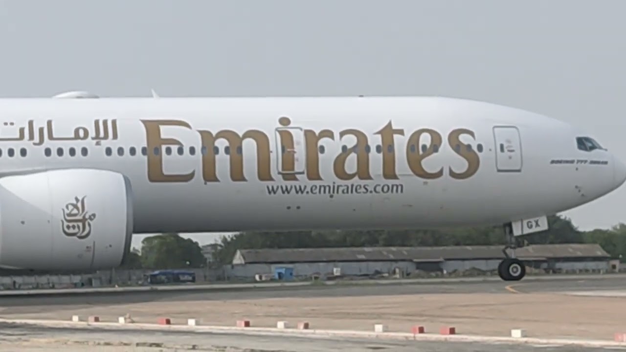 STUNNING EMIRATES A380 Take Off!