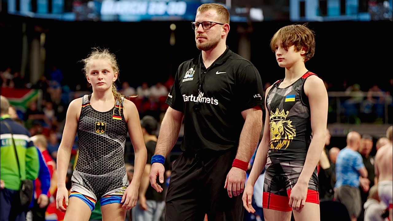 U15 Ivanna Maidanska (UKR) vs Greta Rötten (GER) 42kg. Women girls youth wrestling tournament.