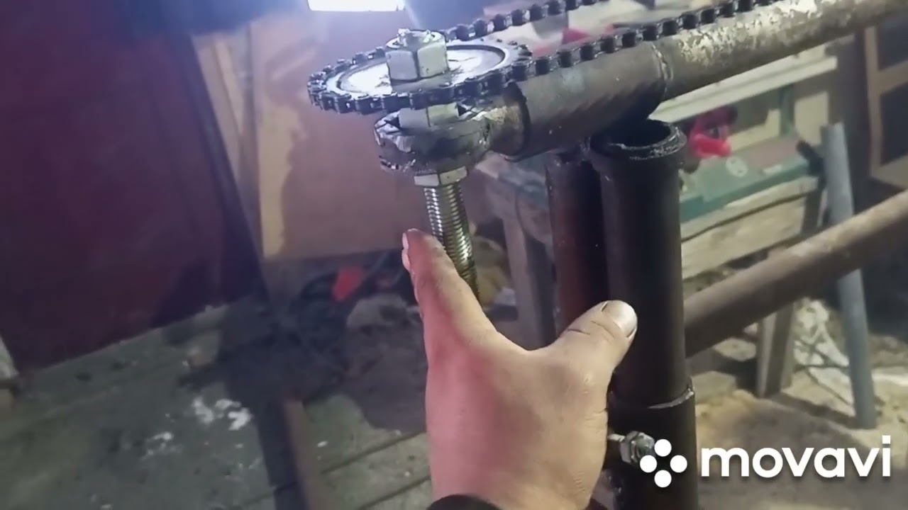 пилорама дисковая хрен пойми с каким двигателем!!!