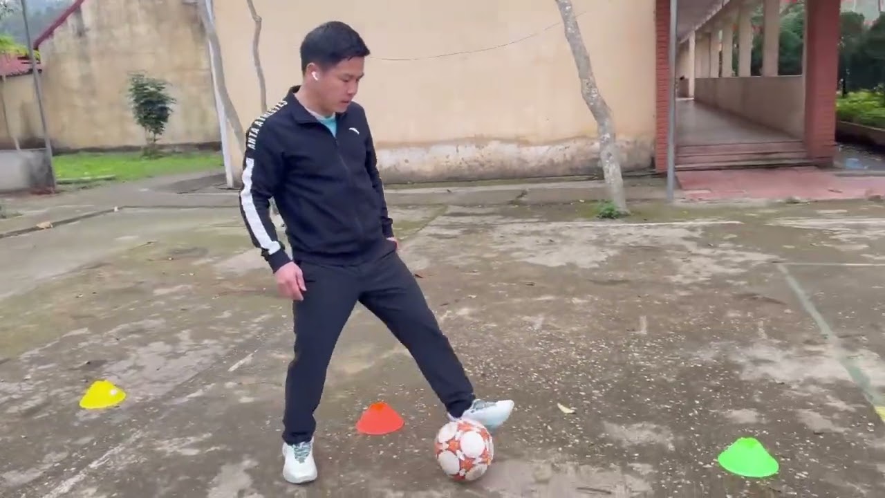KHỐI THPT  GDTC KĨ THUẬT DẪN BÓNG BẰNG LÒNG BÀN CHÂN MAVANTUAN