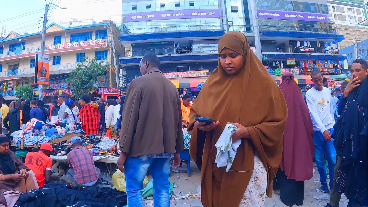 Evening chaos in Eastleigh Nairobi Kenya. Roads and streets taken over by hawkers|4K STREET WALK|