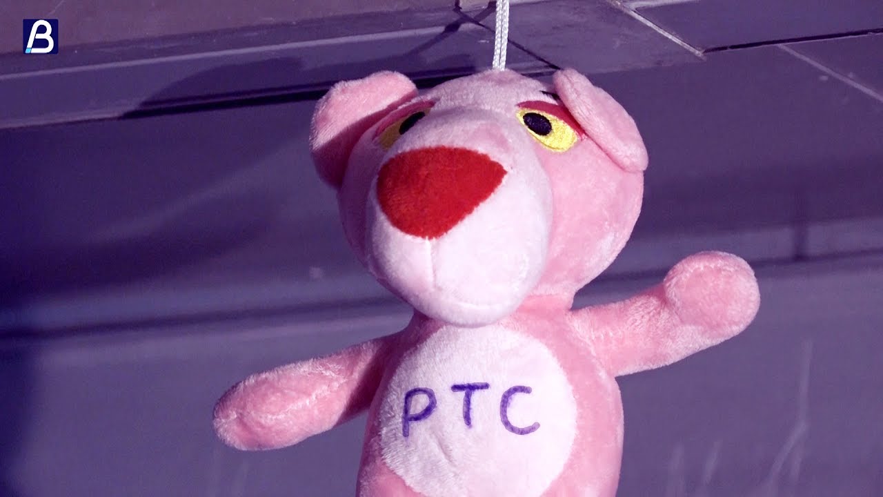 Jedan od pet miliona : Vrata RTS-a ofarbana u pink boju