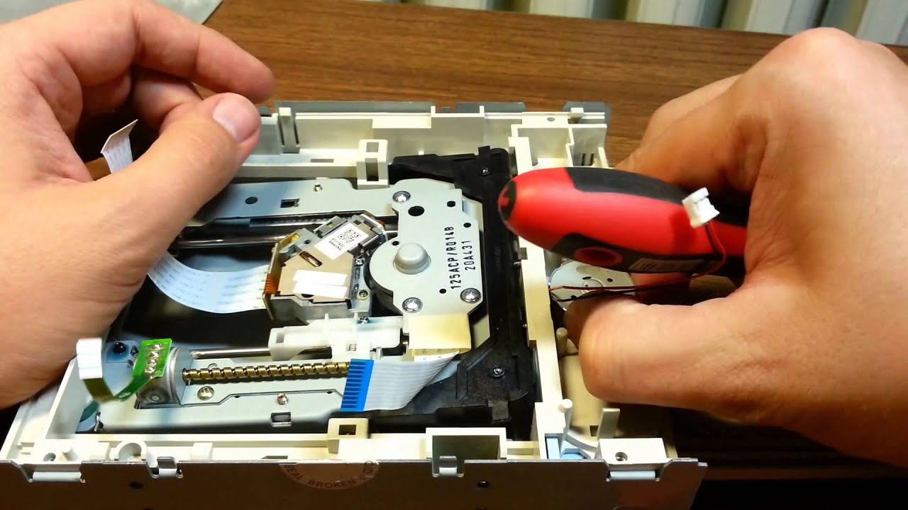 LiteON CD-RW / DVD ROM SOHC 5232K disassembling