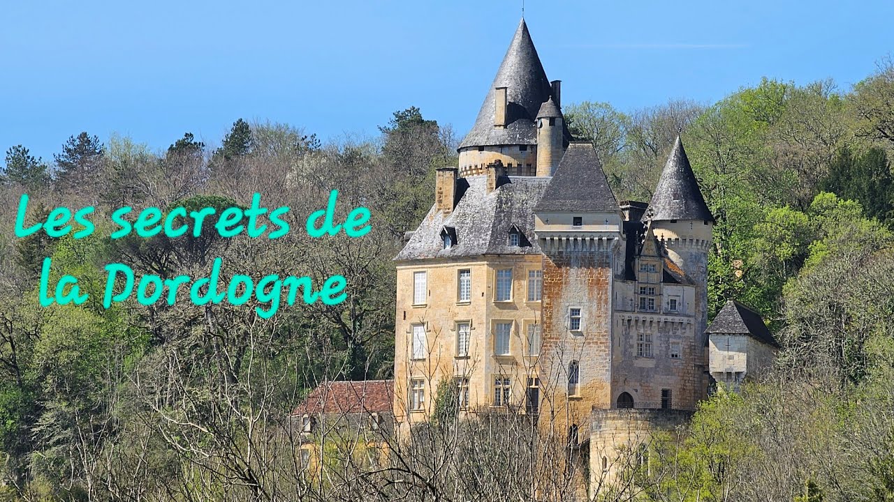 Le château de La Roque et le village de Meyrals en Périgord noir