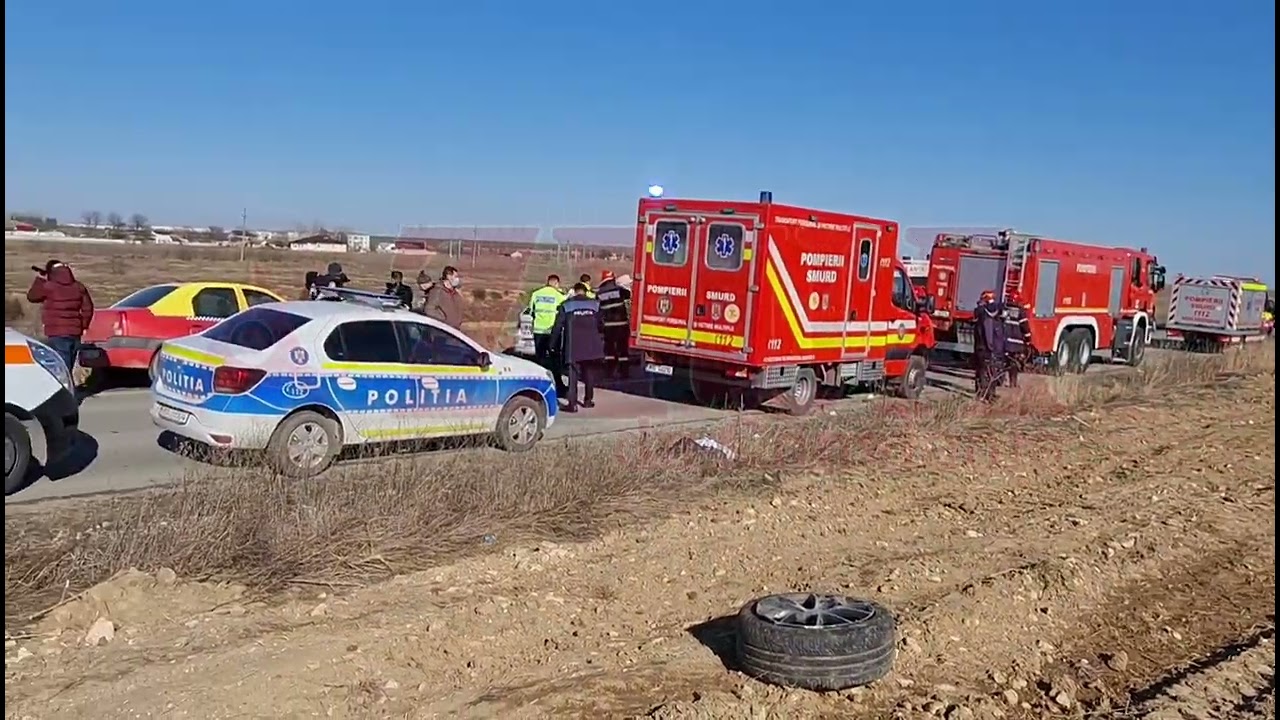 Doi bărbați decedați pe loc și un al treilea în stare gravă, după ce o mașină s-a răsturnat