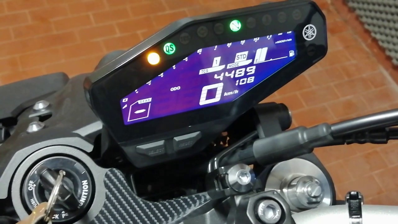 Yamaha MT09 - Conversione colore display LCD con pellicola polarizzata