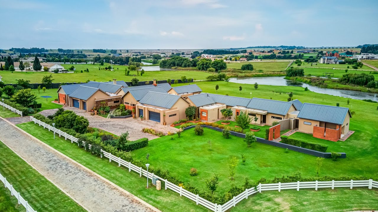 Acreage Living At Its Absolute Finest - Dunblane Equestrian Estate