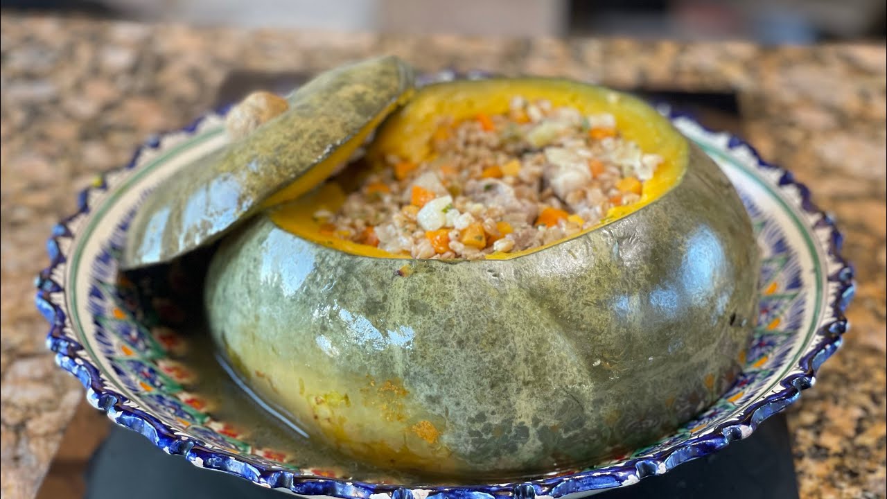 Тыква чинённая полбой с мясом, запечённая в русской печи.