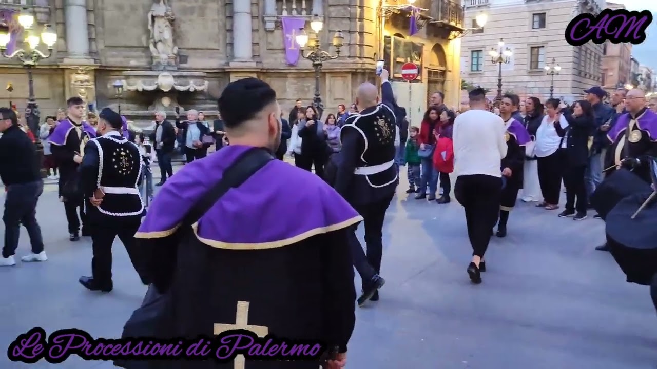 Giro nel centro storico del corteo della Confraternita degli invalidi e mutilati di guerra 2024
