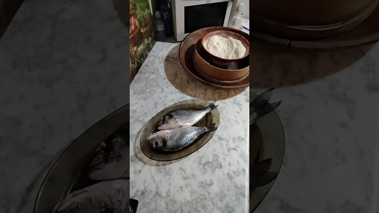 La daurade royale farcie aux fruits de mer(crevettes et calamars)+pain feuilletée(المورقةاو الملوي)