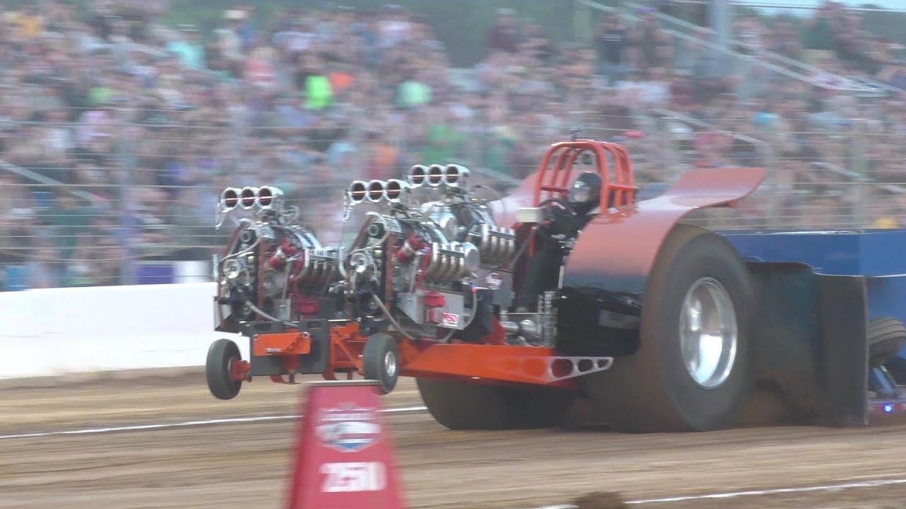 Full Throttle Truck and Tractor Pulling At The Buck