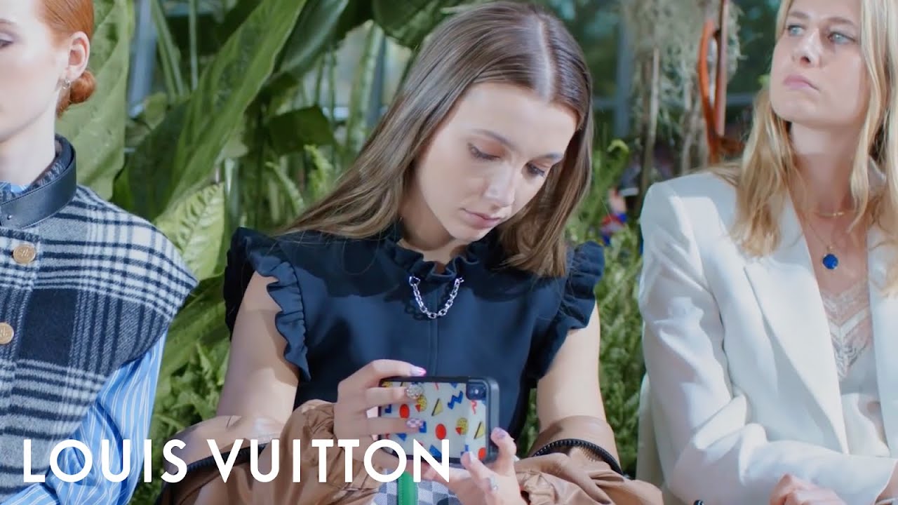 Emma Chamberlain at the Women's Cruise 2020 Show | LOUIS VUITTON