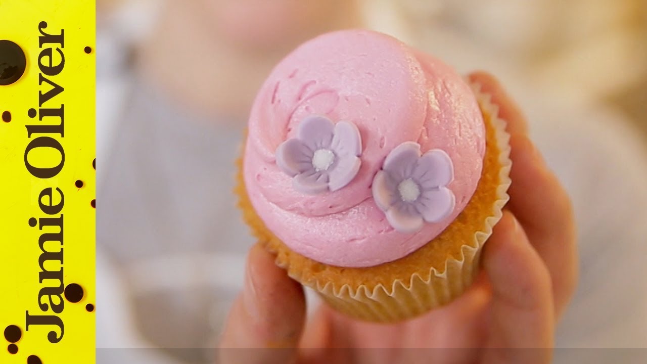 How to Pipe a Cake | Cupcake Jemma