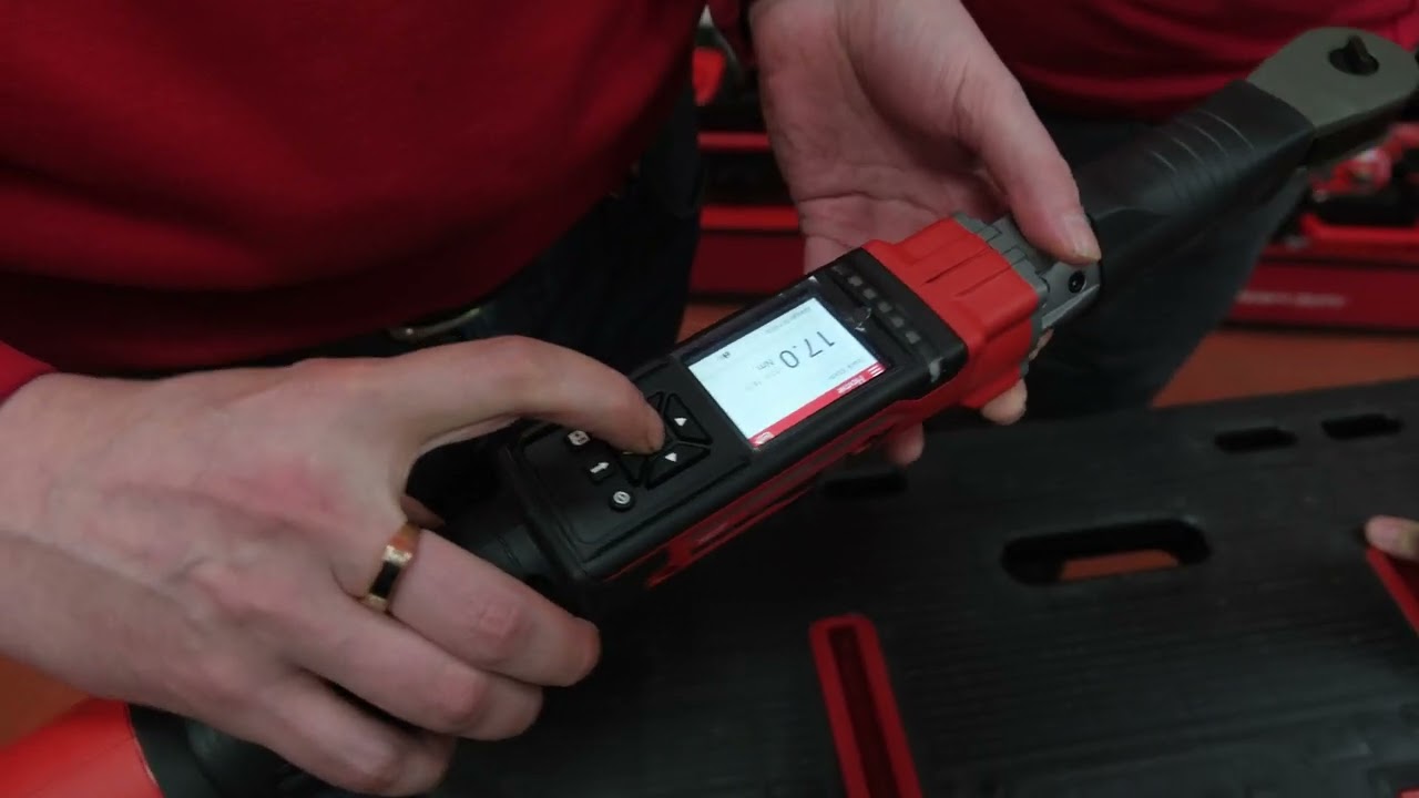 Аккумуляторный электронный динамометрический ключ Milwaukee M12 FUEL ONEFTR12-0C ONE-KEY