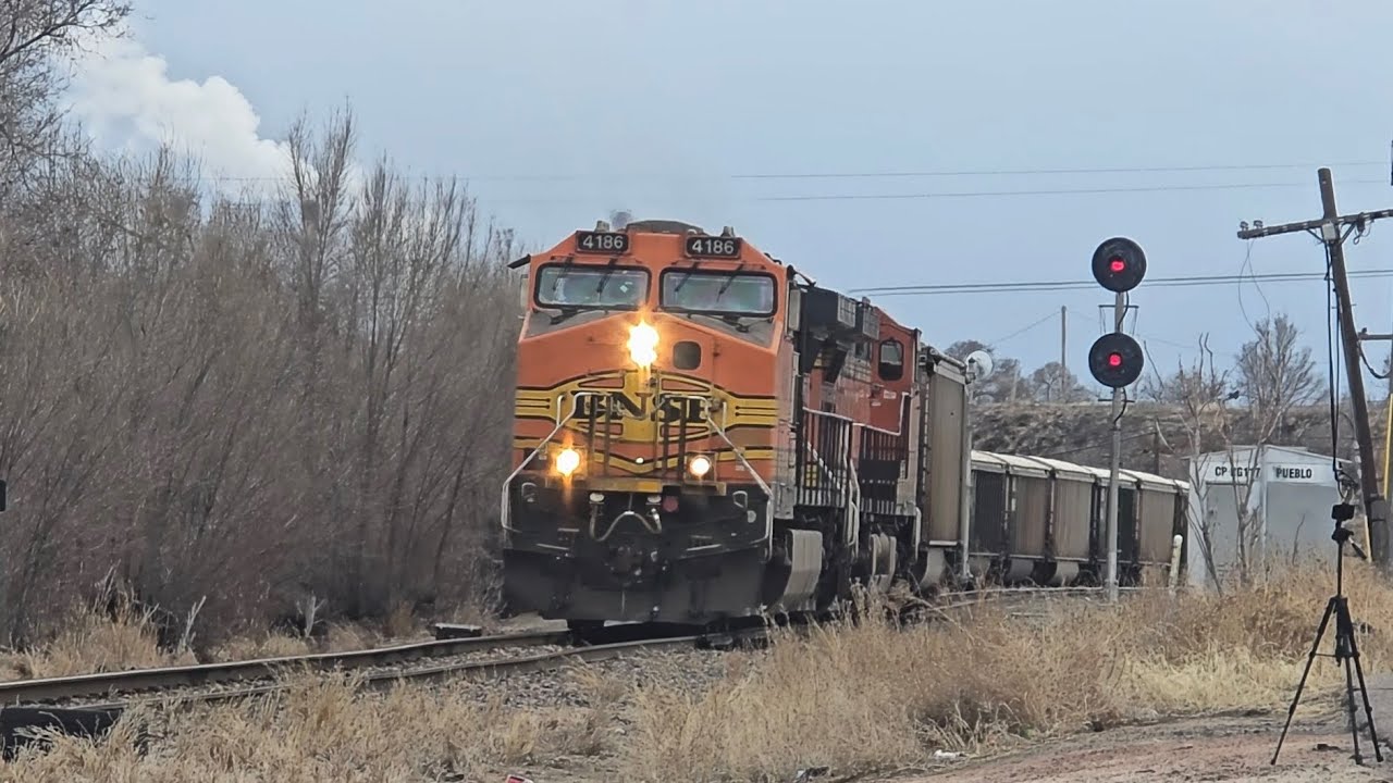 SEARCHLIGHTS! BNSF Protein Train leaving Pueblo Junction with old searchlight signals