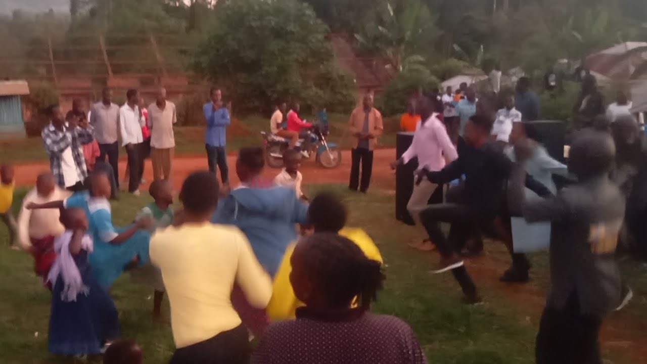 Powerful street Evangelism with African melody band