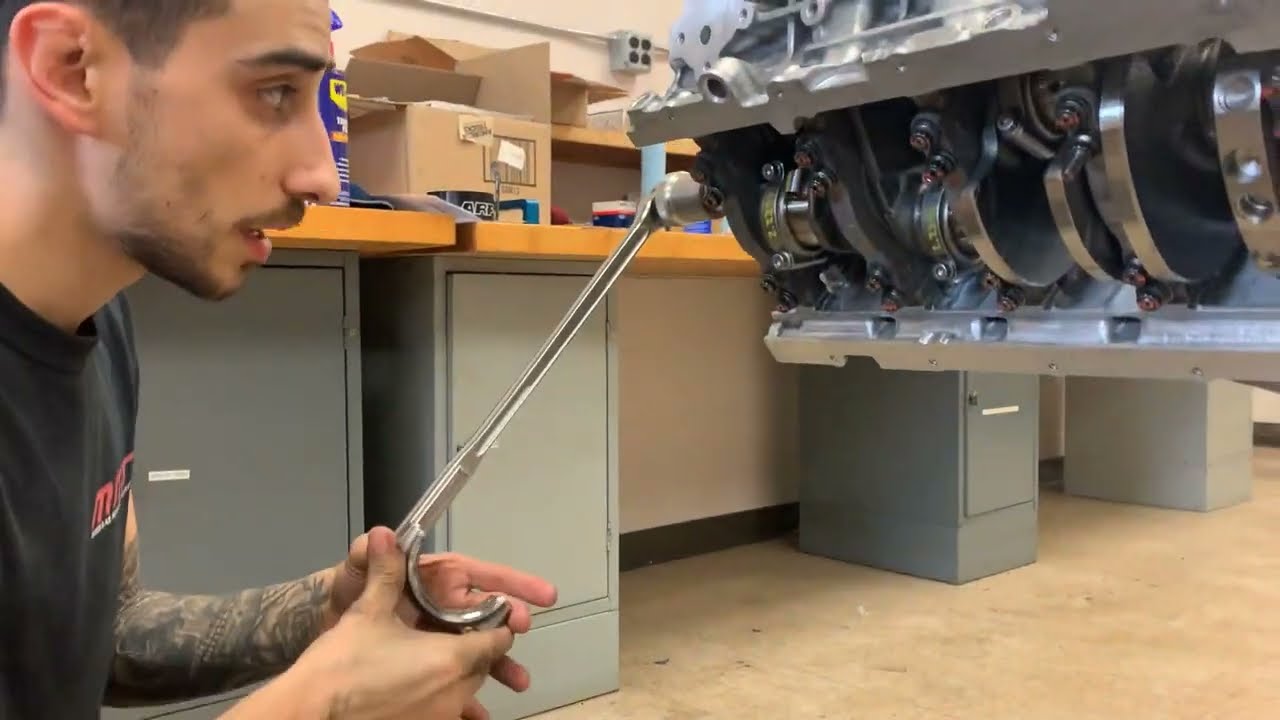 Coyote 5.0 Engine Build Part 2- Piston install