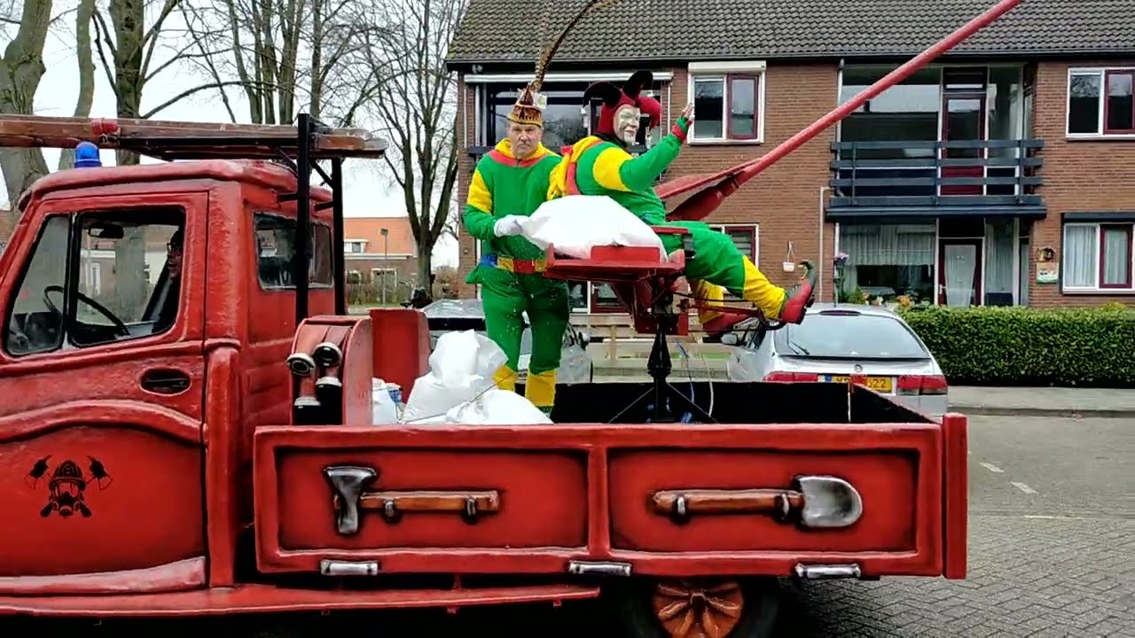 Karnaval Kinderoptocht 2023 Lepelstraat  BENDE OPGELAOIJE  trekt met 21 deelnemers door Lepelstraat