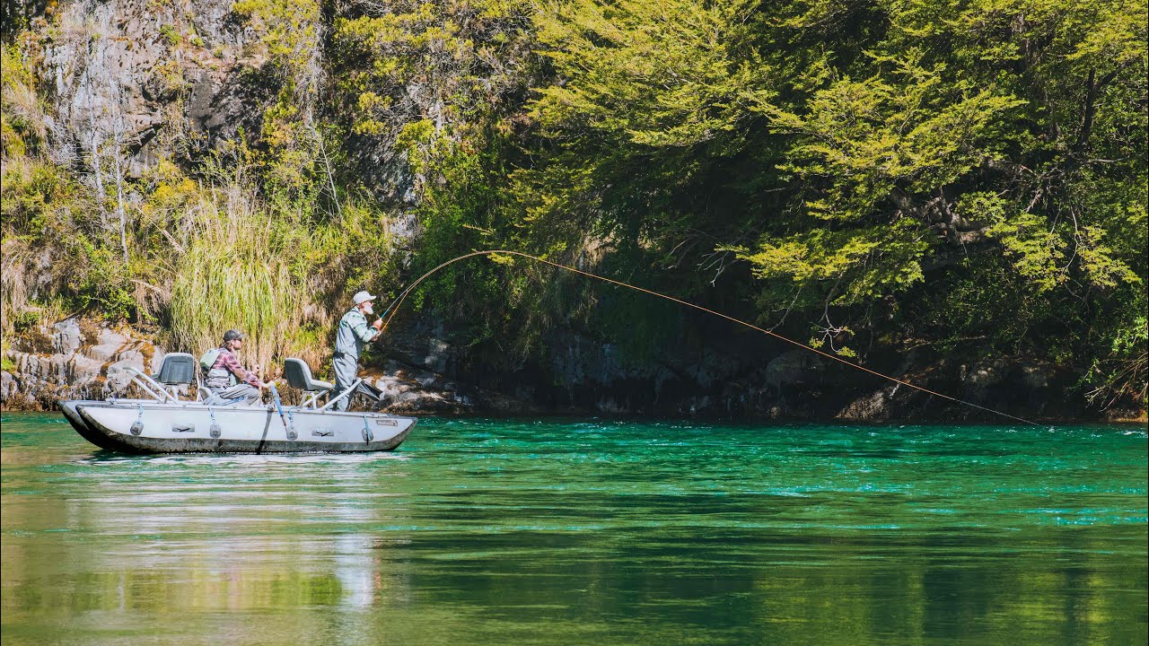 Yelcho Chile FlyfishingTour pescando “El límite” del Río Futaleufu junto a Matapiojo Lodge T:15 E:5