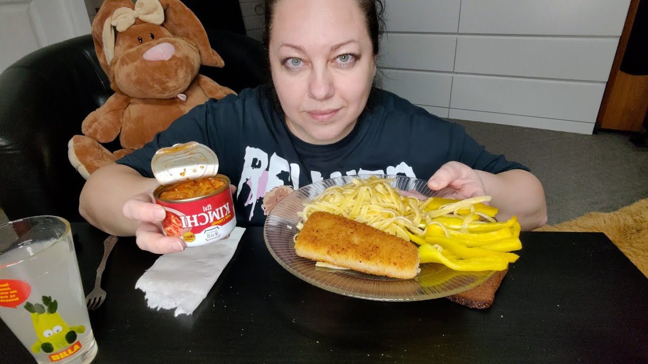 Мукбанг 🦑Кальмаровая котлета, макароны и острая капуста 