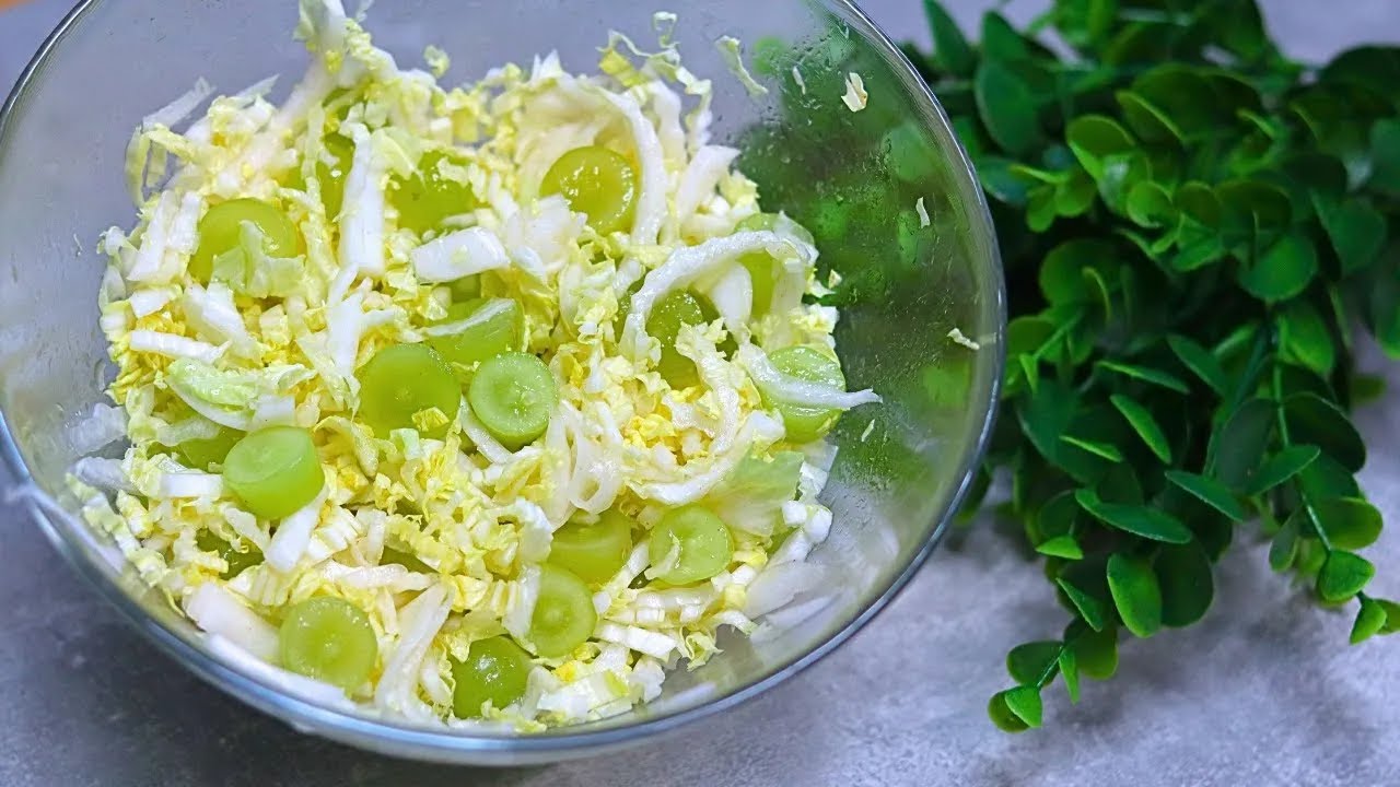 Leckerer Chinakohl Salat mit Weintrauben in 5 Minuten. Ich werde nie müde, diesen Salat zu essen!