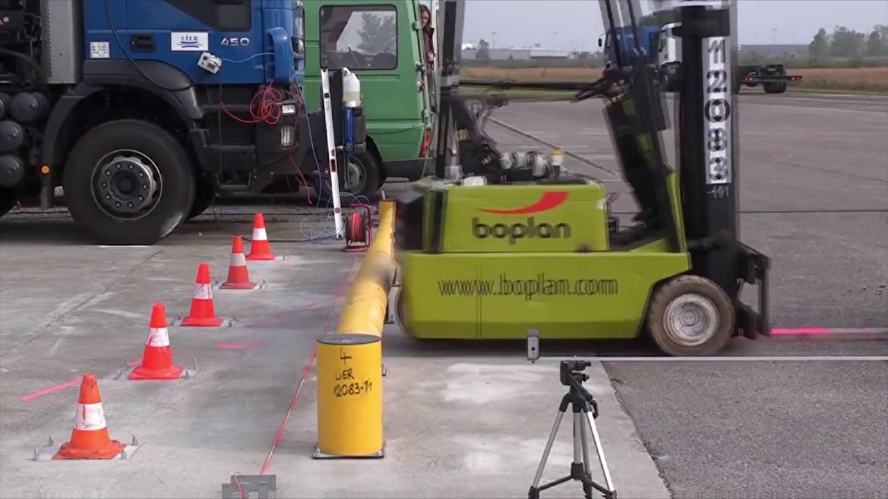 BOPLAN   Flex Impact&reg; safety barrier tests by Transpolis 1