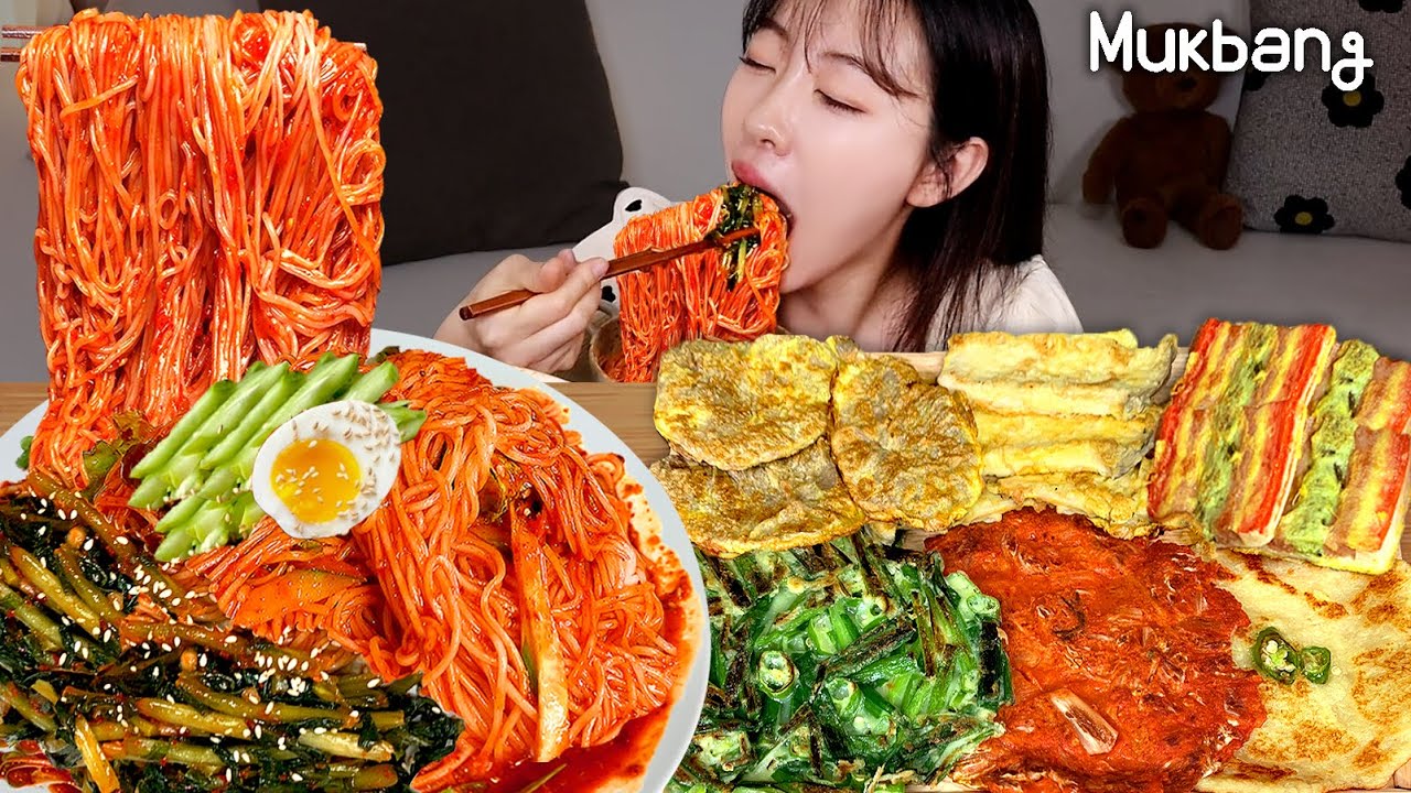 Горячая и сладкая лапша, различные корейские блины (кимчи, картофель, грибы, говядина, чив)MUKBANG