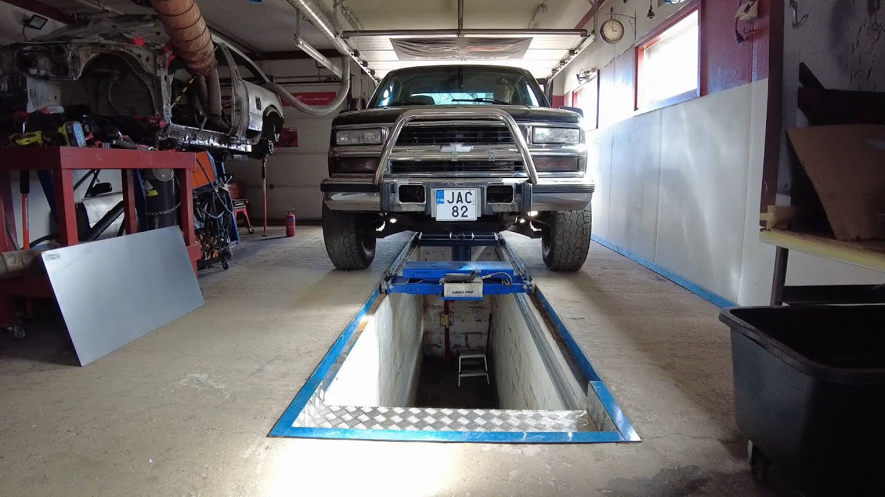 Chevrolet Silverado alustan tarkastus montulla