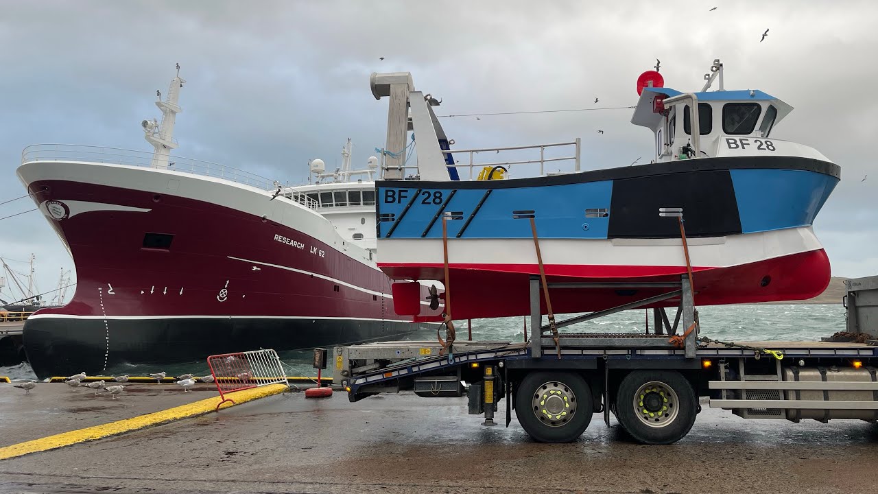 Building FV Replenish BF28 a 6.9m x 3.0m aluminium boat for the Scottish fishing fleet. Poleson