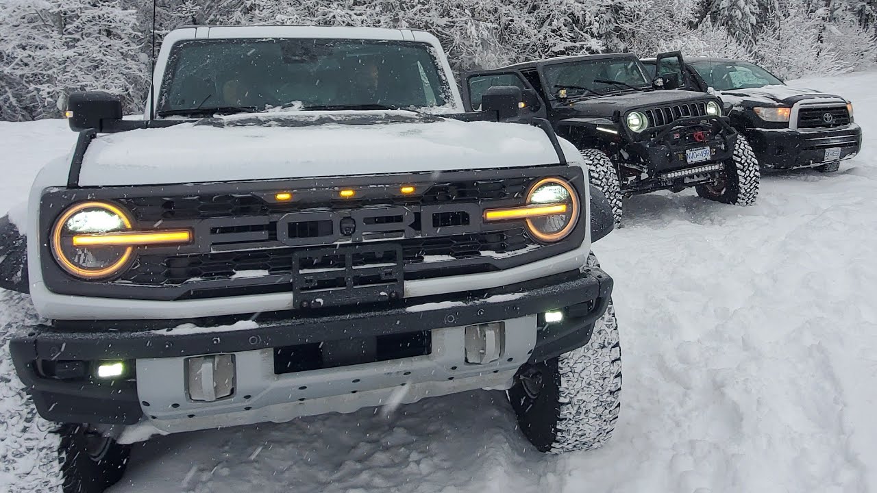 Bronco Raptor против JEEP 37