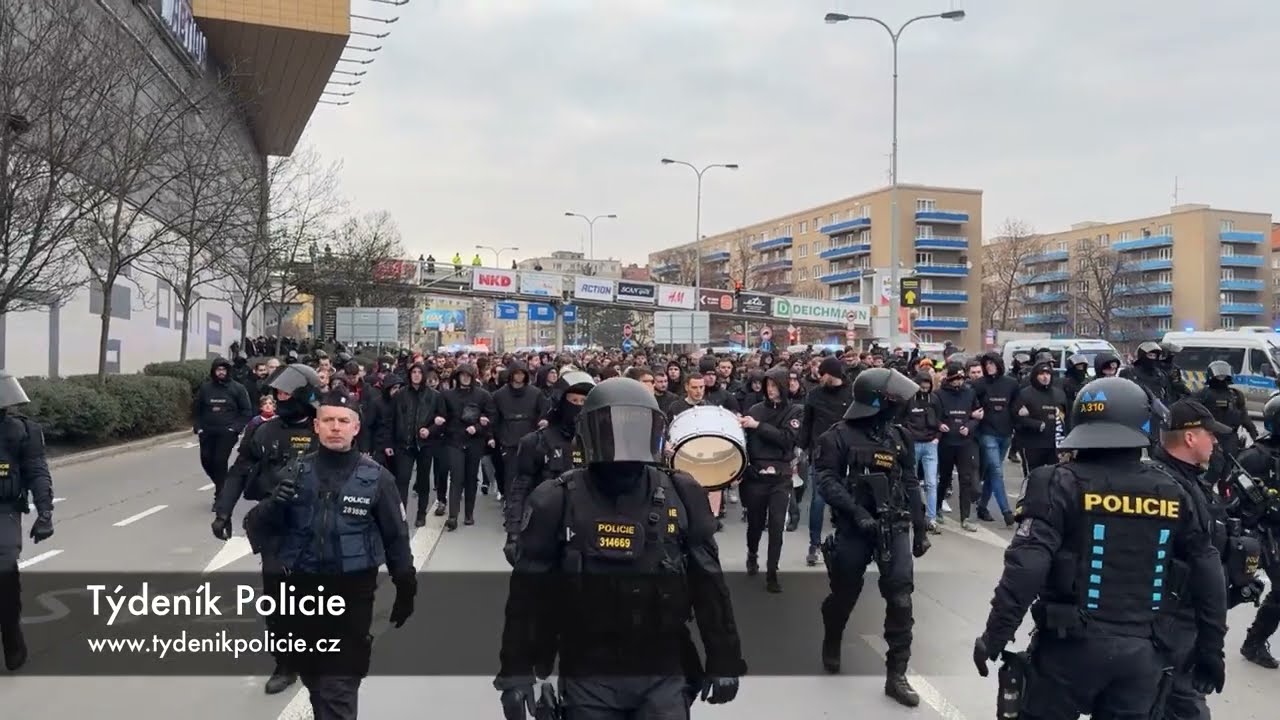 BEZPEČNOSTNÍ OPATŘENÍ: POCHOD FANOUŠKŮ SPARTY NA DERBY PRAŽSKÝCH 
