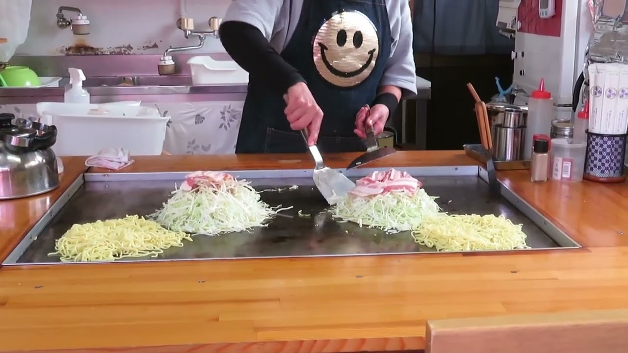 広島風お好み焼き（於、福山市）
