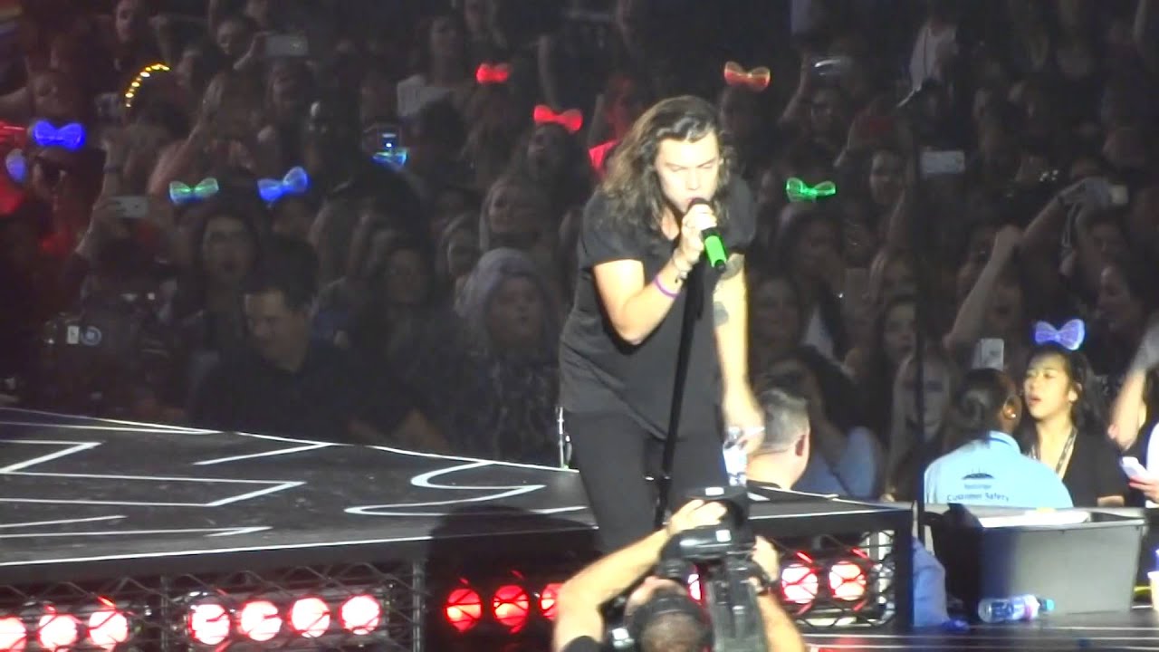 One Direction - Drag Me Down - On The Road Again London