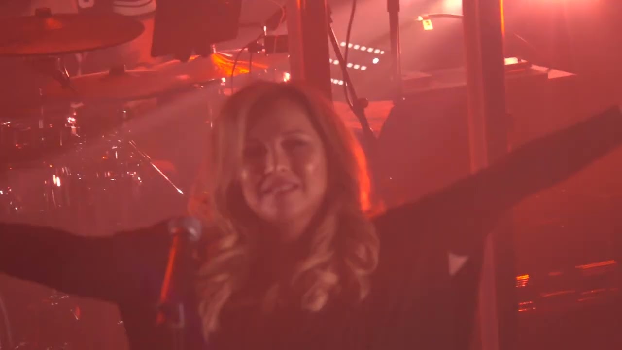 Hélène Ségara, Tout peut s'arrêter & Elle, tu l'aimes (Canção do Mar), Drancy 30 avril 2022