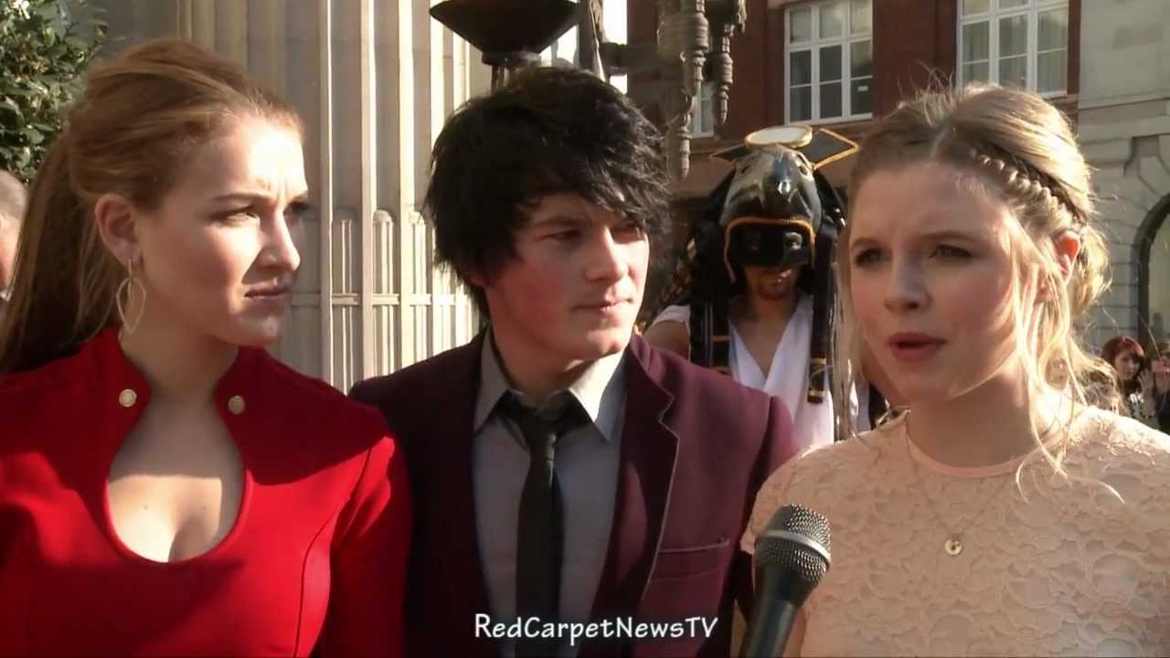 Nathalia Ramos Brad Kavanagh & Ana Mulvoy Ten Interview - House of Anubis Season 2 UK Premiere