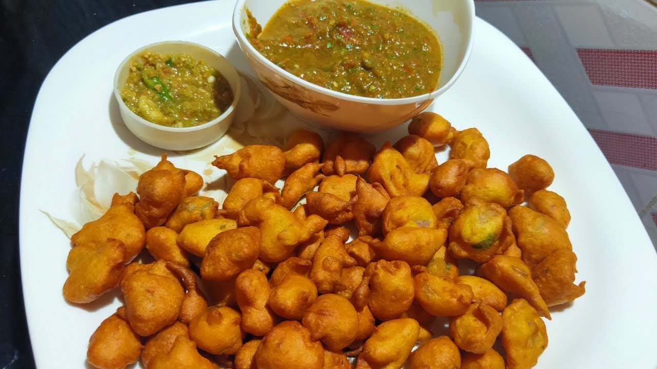 Crispy Moong Dal Ke Pakode/  बारिश के मौसम में बनाये गरमागरम पकोड़े और तीखी चटनी / Tea Time Snack /